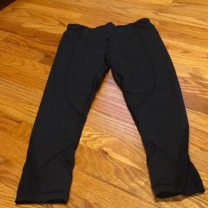 Lululemon cropped leggings size 6